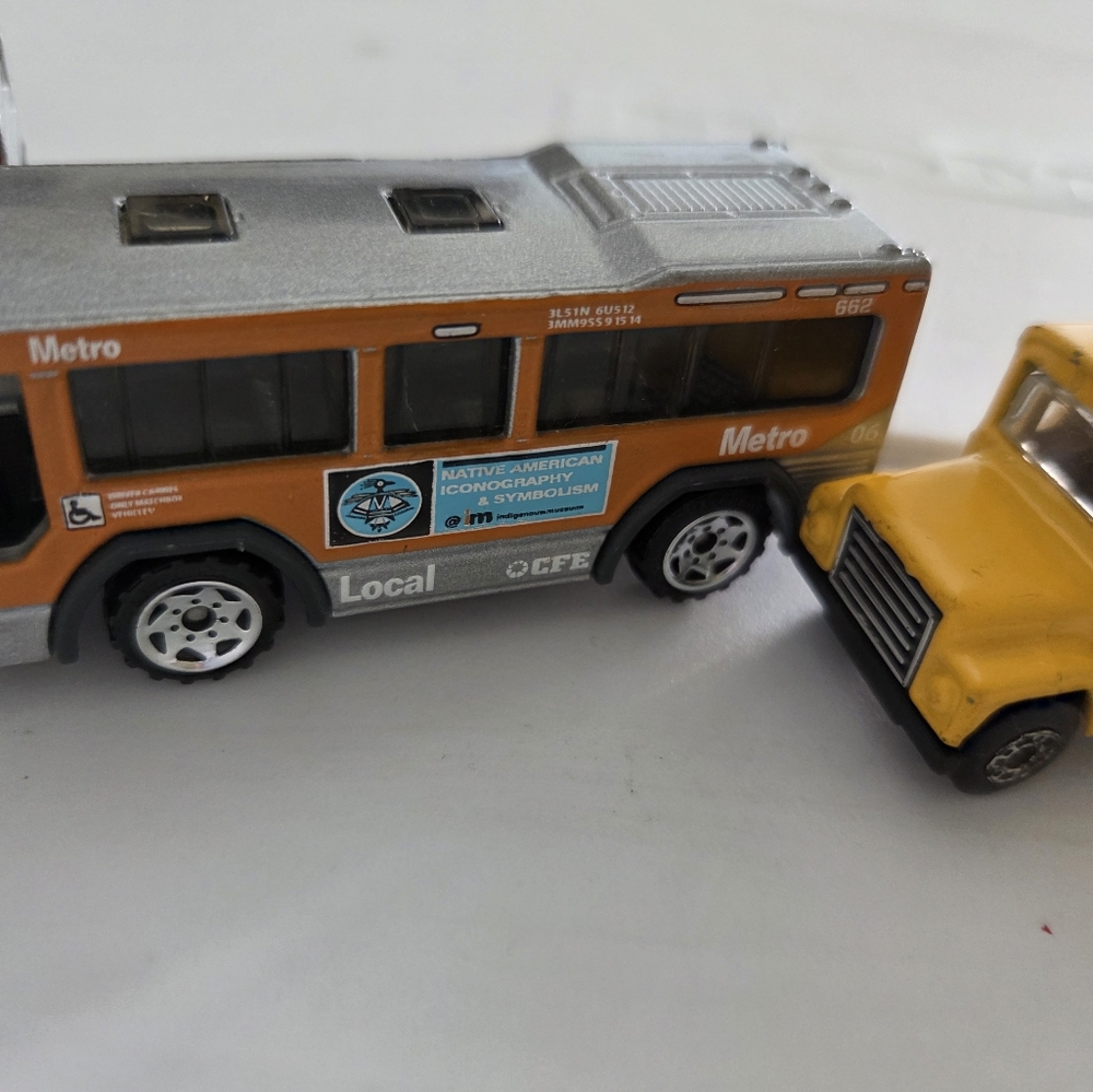 Matchbox Bus Lot - Picture 4 of 8